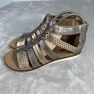 Clarks Soft Cushion Collection Kele Lotus metallic gladiator sandals. Size 6 1/2